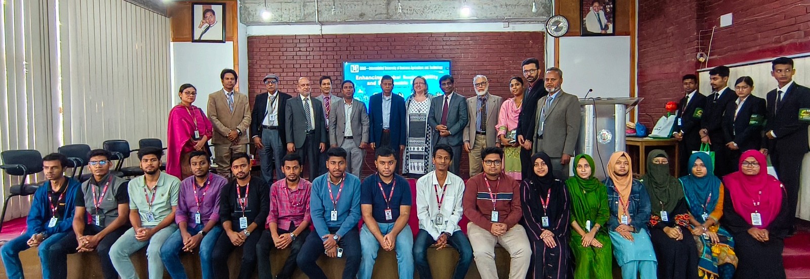 IUBAT Hosts National Seminar on “Enhancing Globa...